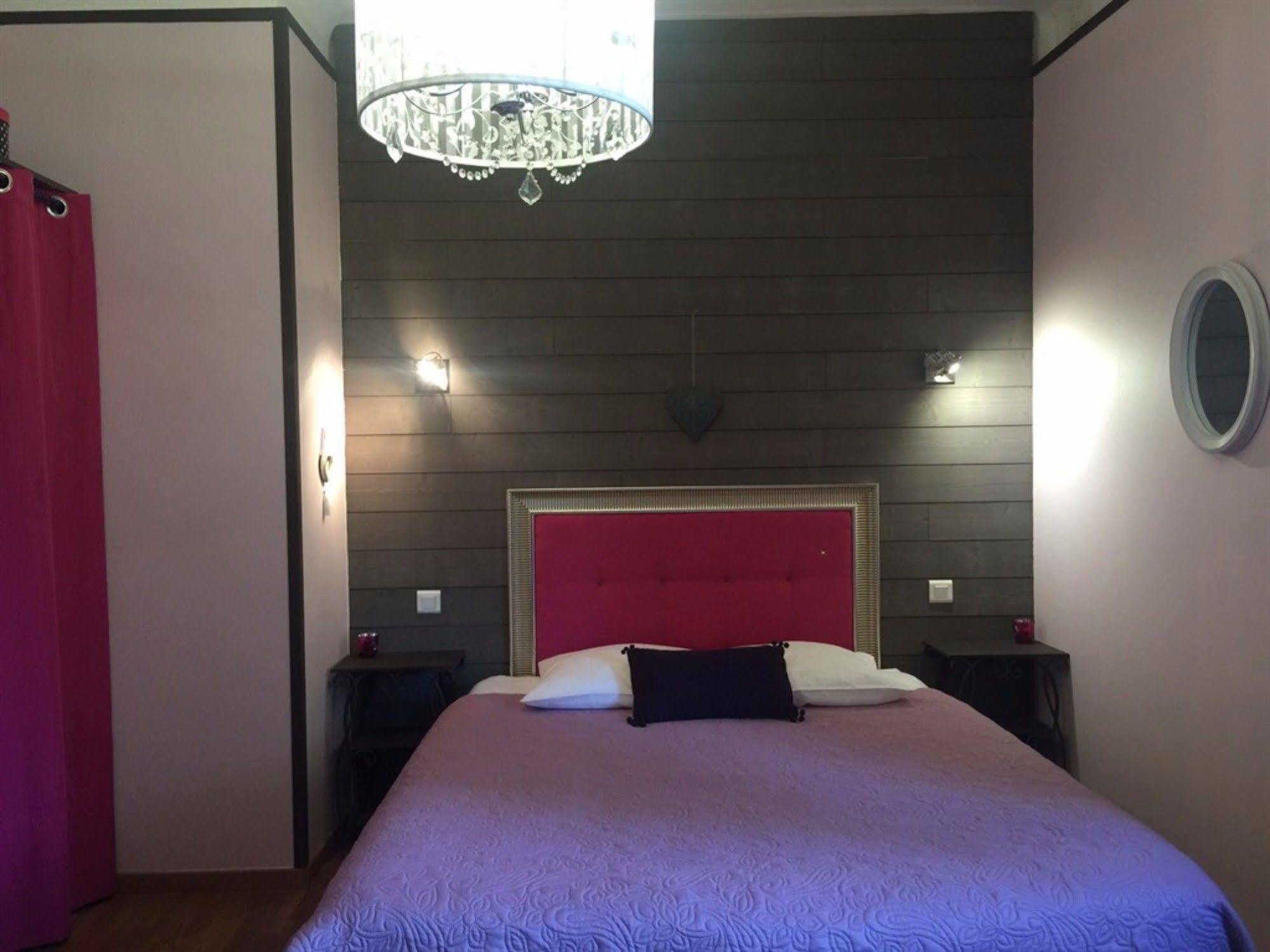 Ô Clair de Lune chambres d'hôtes climatisées à Sarlat - parking privé -piscine chauffée - espace bien-être avec Spa Sarlat-la-Canéda Exterior foto